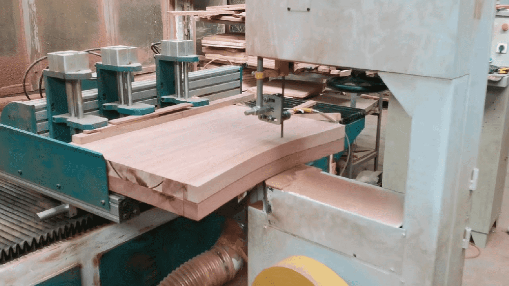 華洲數(shù)控帶鋸機：卓越性能與精準制造的典范_華洲數(shù)控發(fā)布